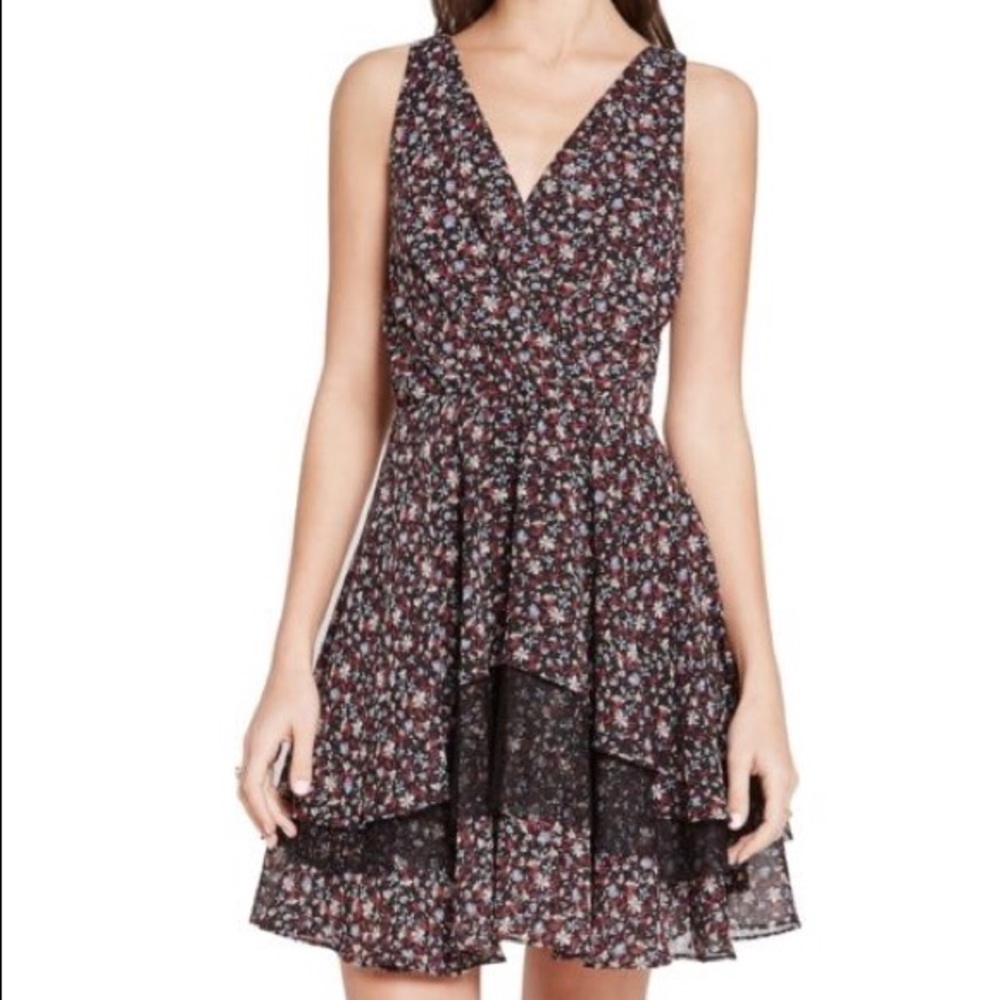NWT BCBGeneration Floral V-Neck Tiered Lace Mini Dress Size 2 Saks